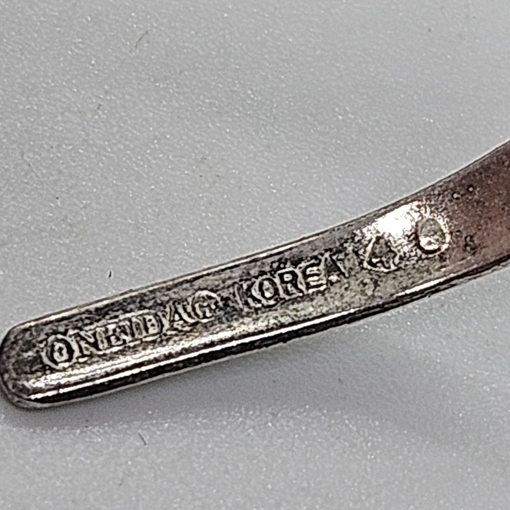 Oneida cuff bracelet silver tone - Picture 4 of 4